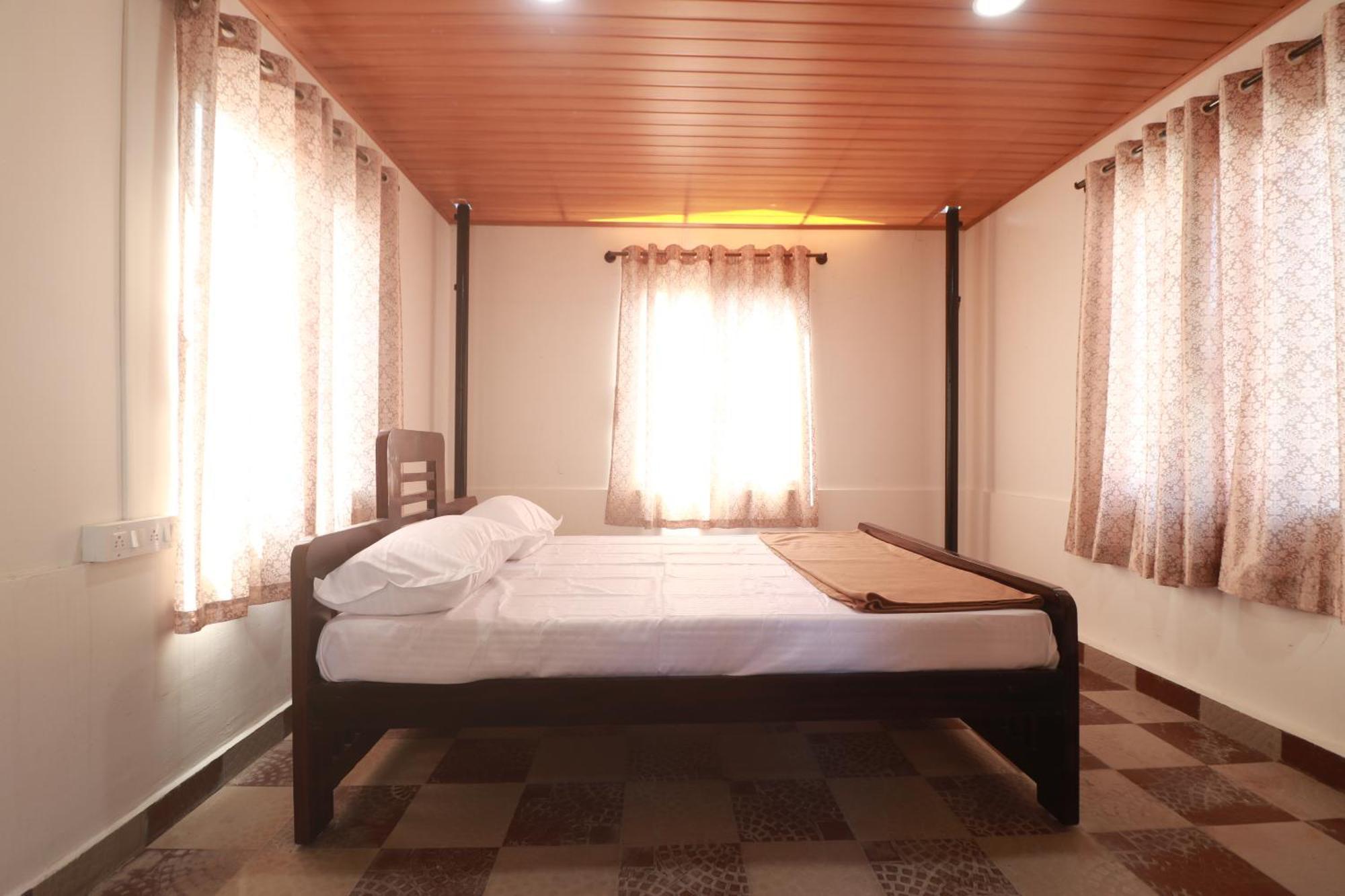 Flintstone Home Kushālnagar Εξωτερικό φωτογραφία